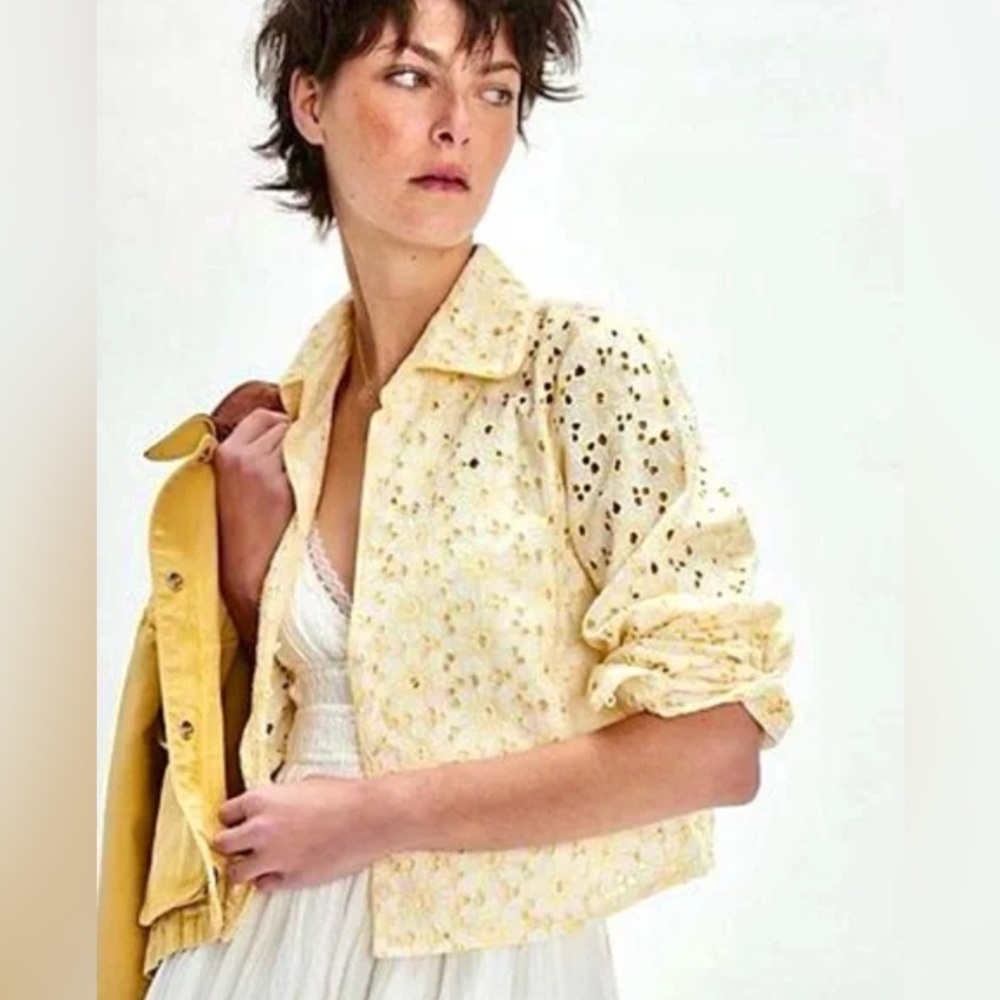 Free People Dream A Little Dream Yellow Linen Eyelet
Shirt / Jacket
B1